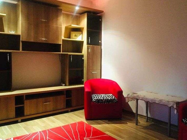 Inchiriez apartament doua camere decomandate