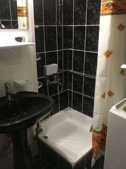 Inchiriez apartament doua camere decomandate