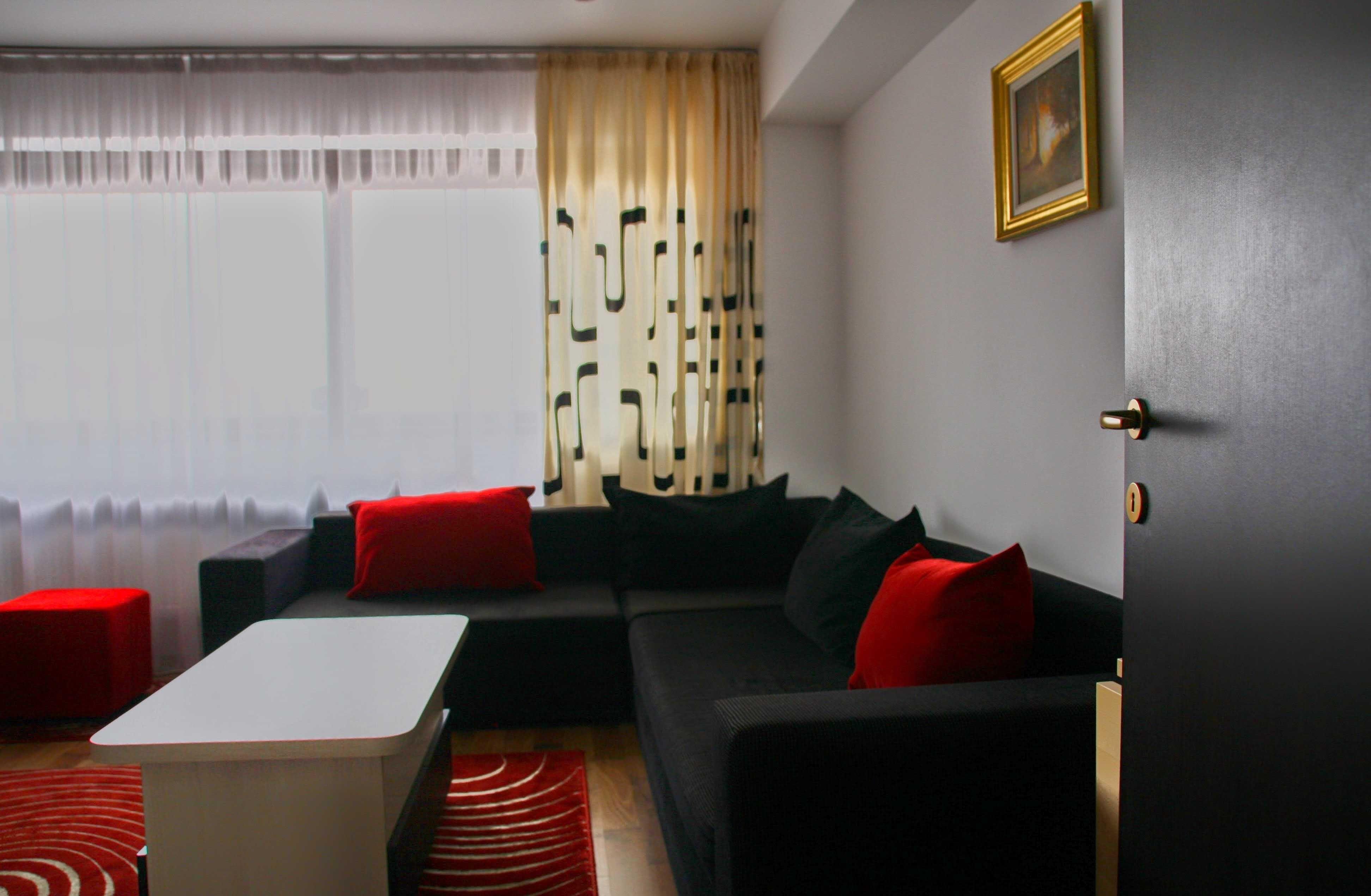 Închiriez apartament în Ghimav, 2 camere, curte, loc de parcare