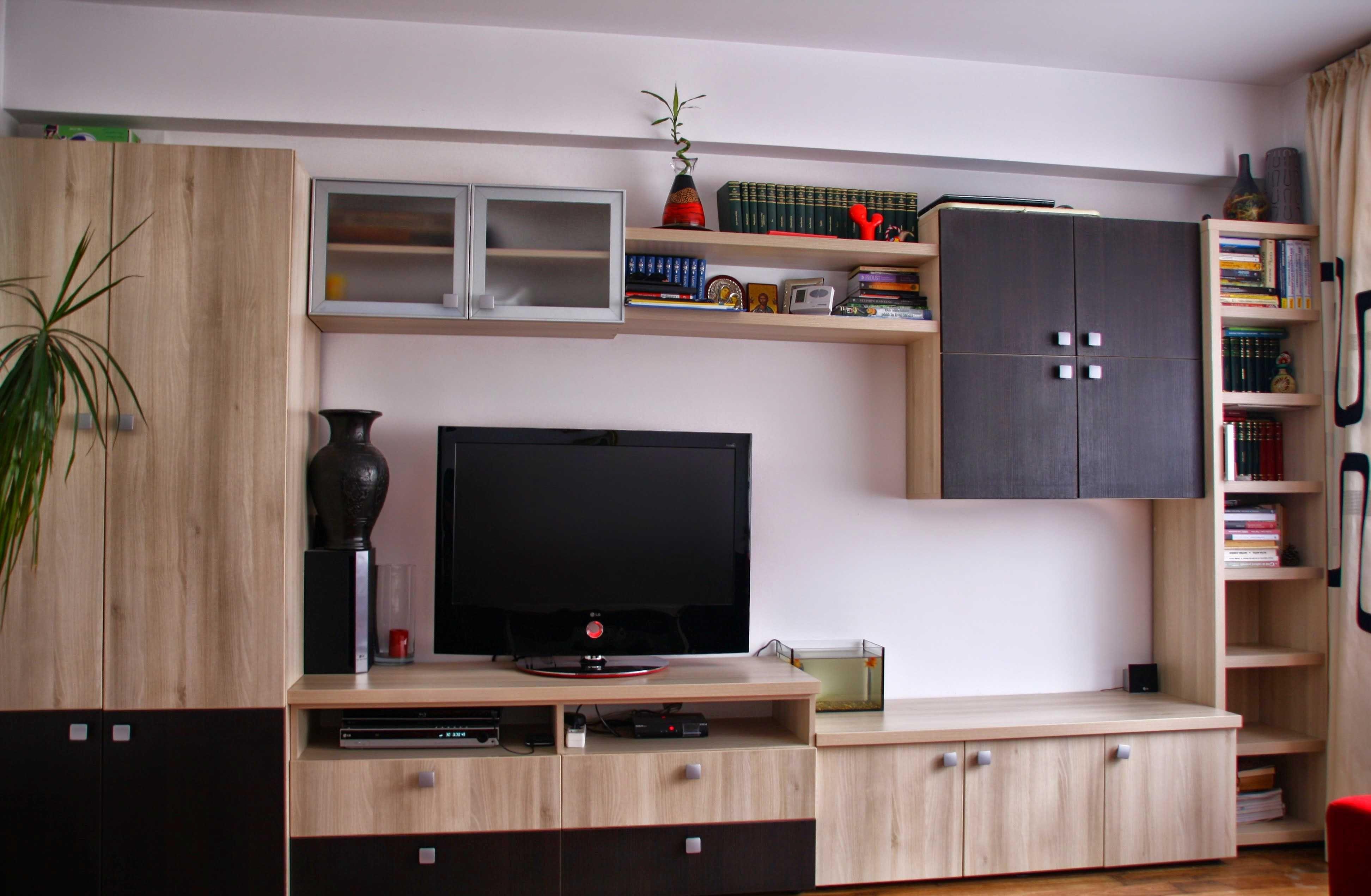 Închiriez apartament în Ghimav, 2 camere, curte, loc de parcare