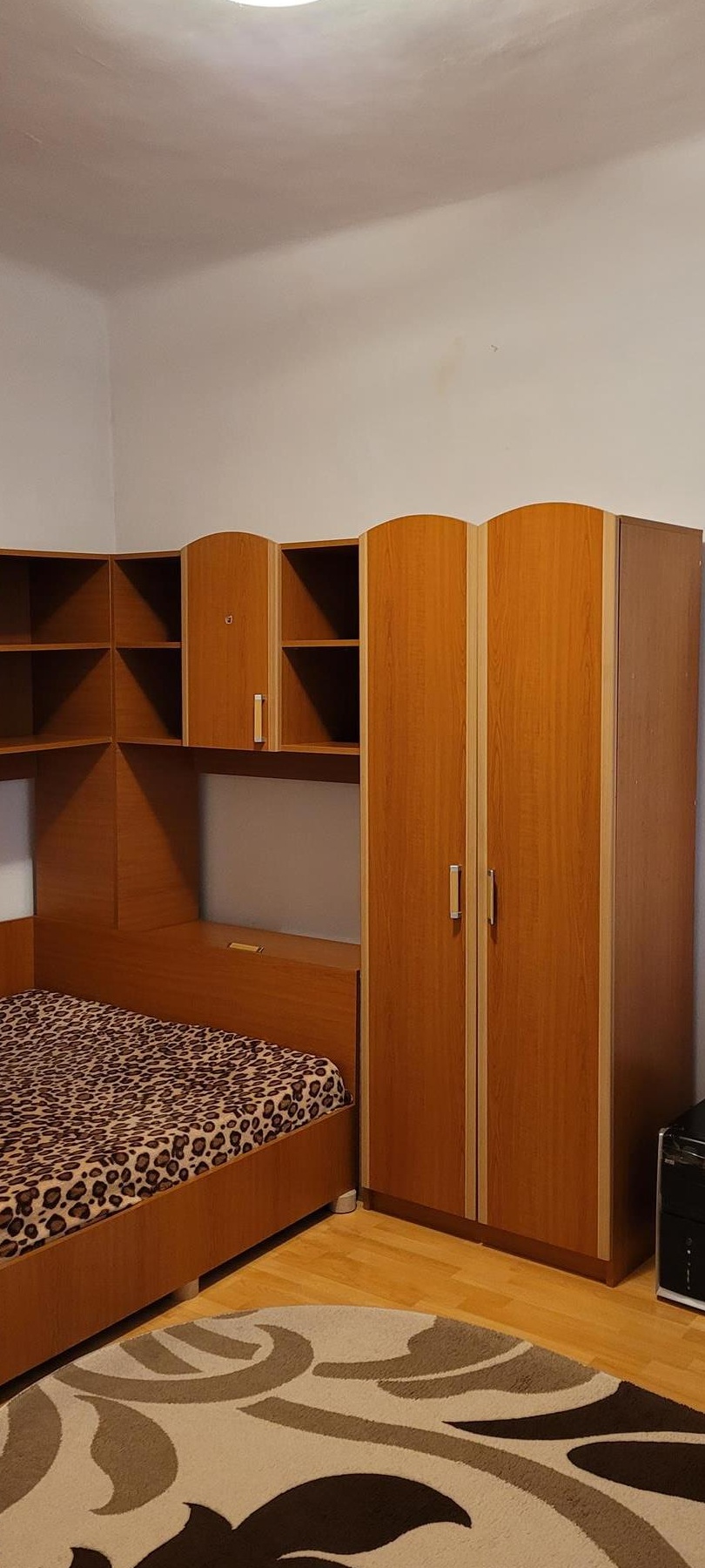Inchiriez apartament la casa 2 camere zona Parcul Carol