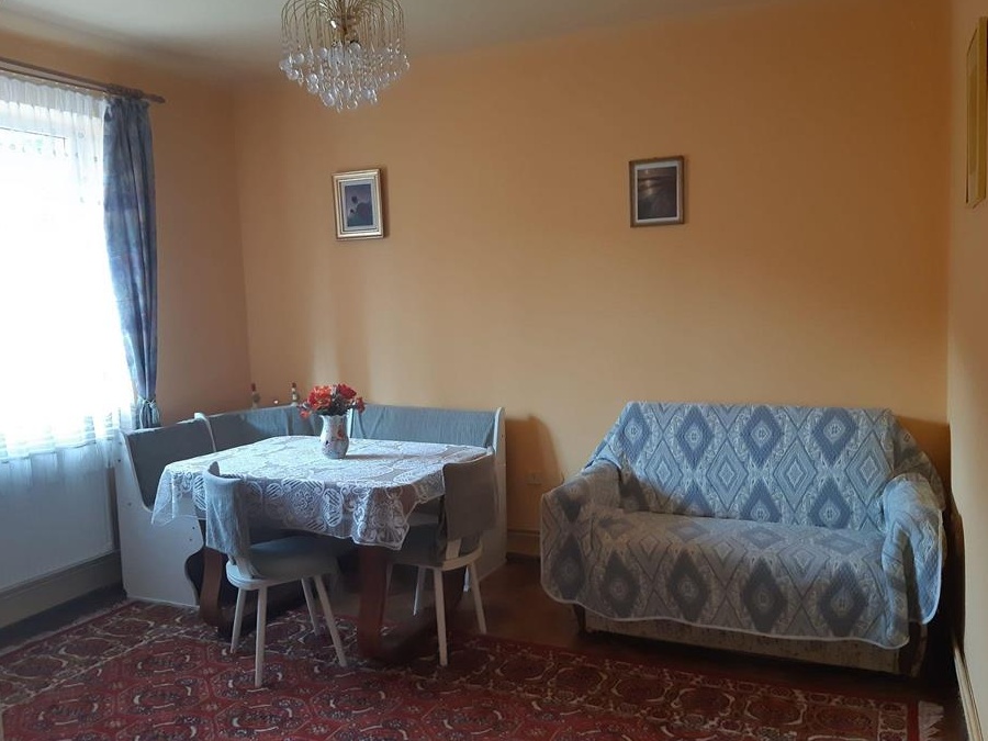 ÎNCHIRIEZ APARTAMENT LA CASA, 3 CAMERE , PARTER.