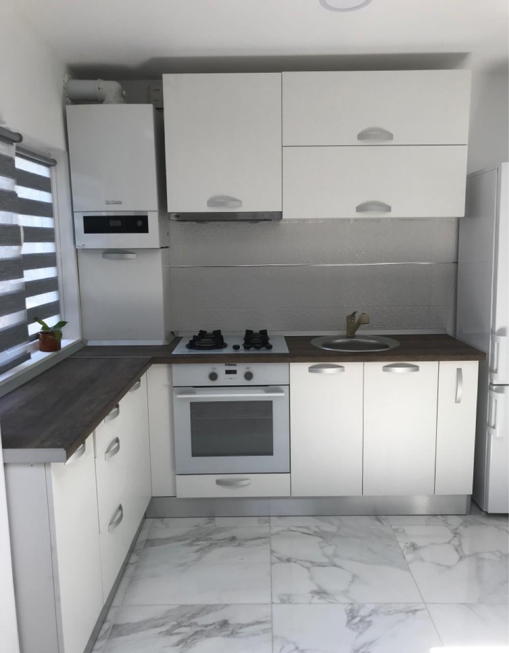 inchiriez apartament la casa aproape de colina