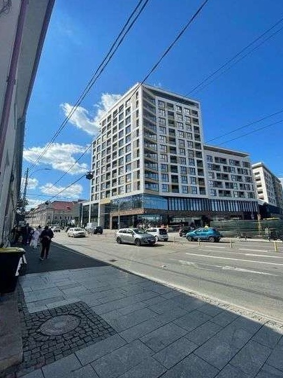 Închiriez apartament la casă în zona centrală