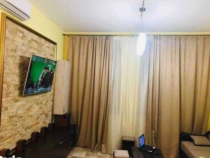 Închiriez apartament la casă, ultra-central, P+M !