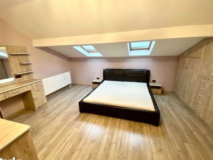 Închiriez apartament la casă, ultra-central, P+M !