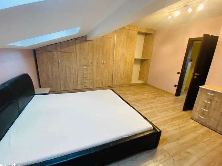 Închiriez apartament la casă, ultra-central, P+M !
