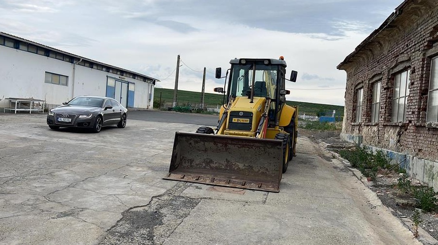 Închiriez buldoexcavator demolări/Șanțuri/canalizari