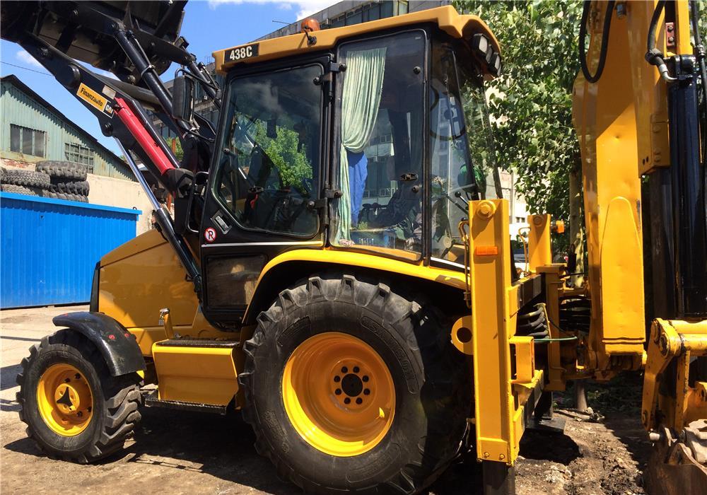 Inchiriez buldoexcavator JCB 3CX