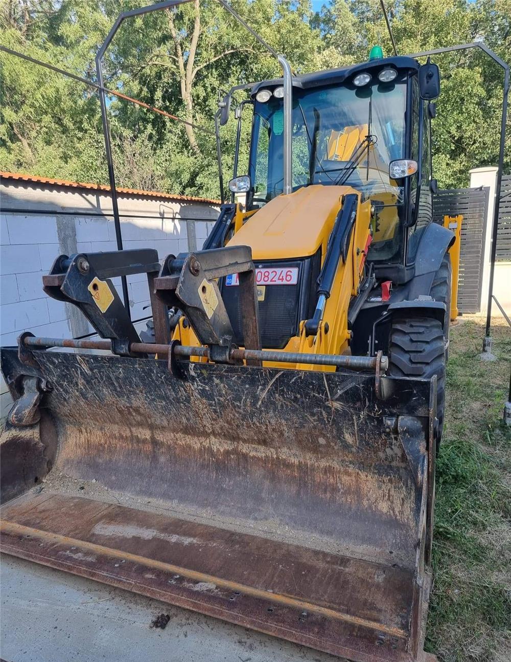 Închiriez buldoexcavator JCB 3cx an 2018