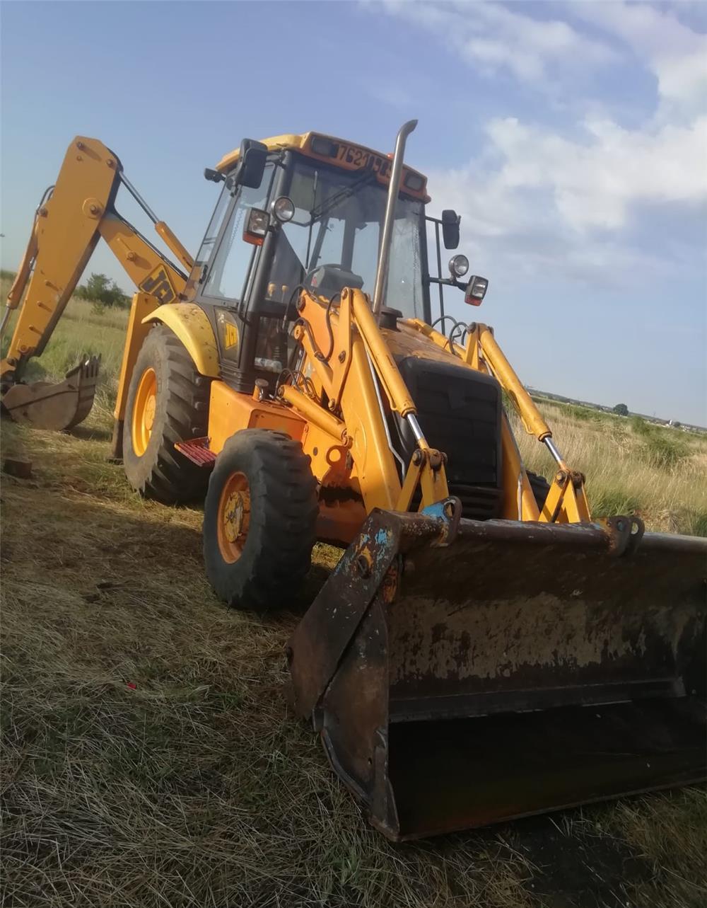 Inchiriez buldoexcavator miniexcavator cupe 20,30,45,90 bascula 3.5 t