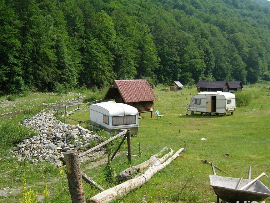 Inchiriez Cabane Izvoarele Cernei