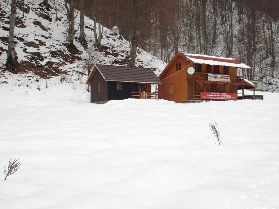 Inchiriez Cabane Izvoarele Cernei