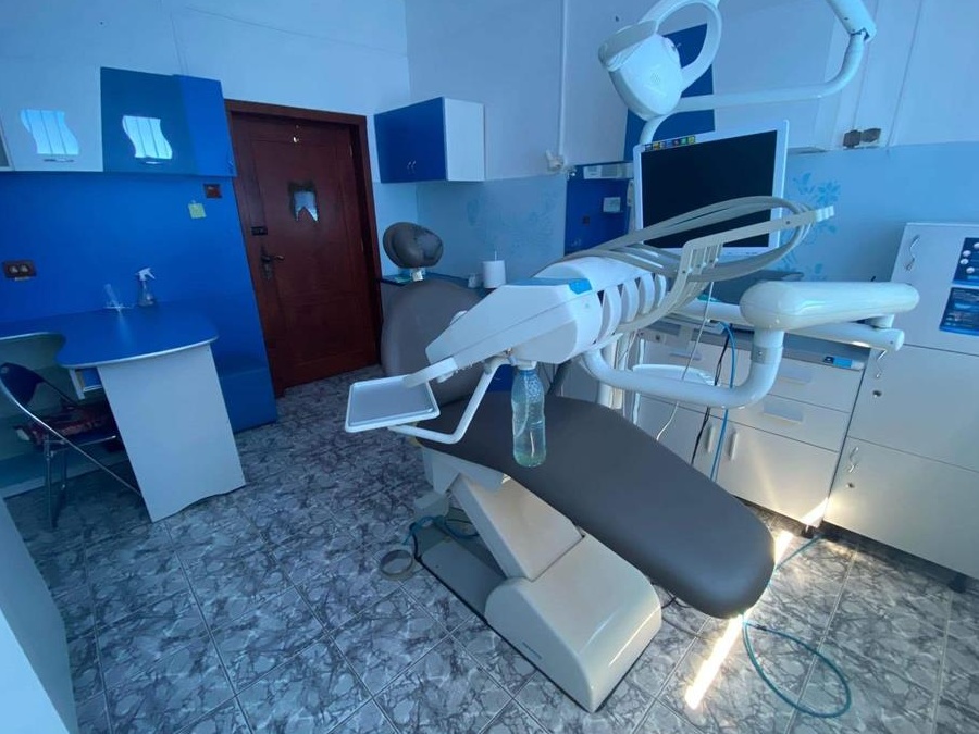 Inchiriez cabinet stomatologic in policlinica vlaicu la parter