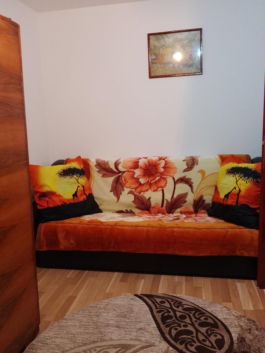 Închiriez camera la casa