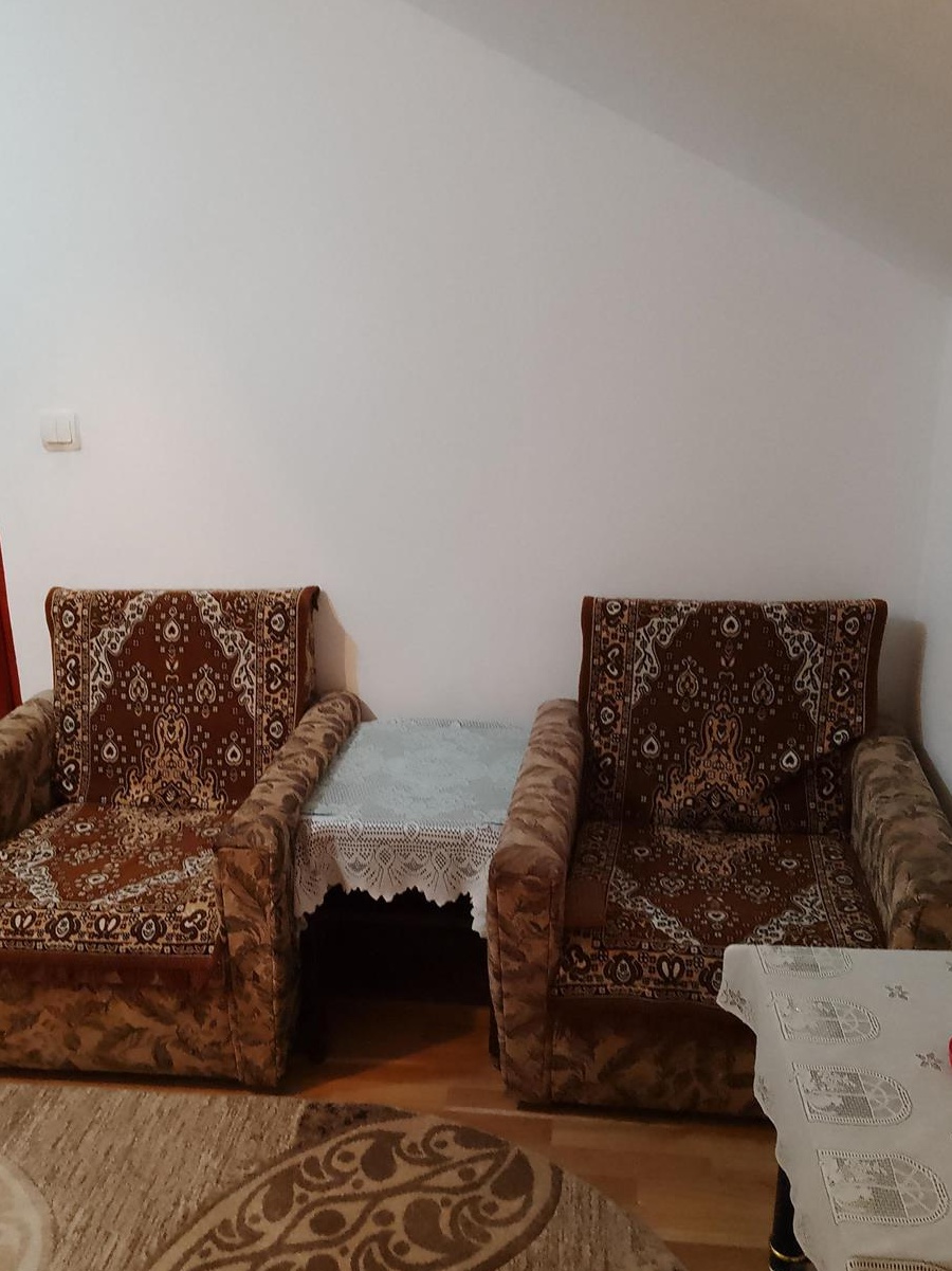 Închiriez camera la casa