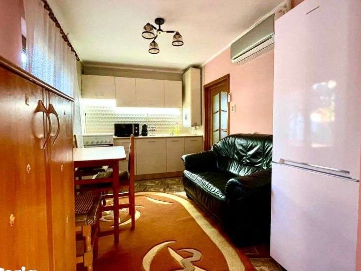 Inchiriez  Casa + garaj