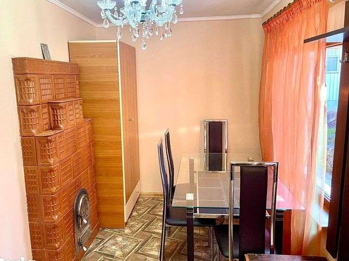 Inchiriez  Casa + garaj