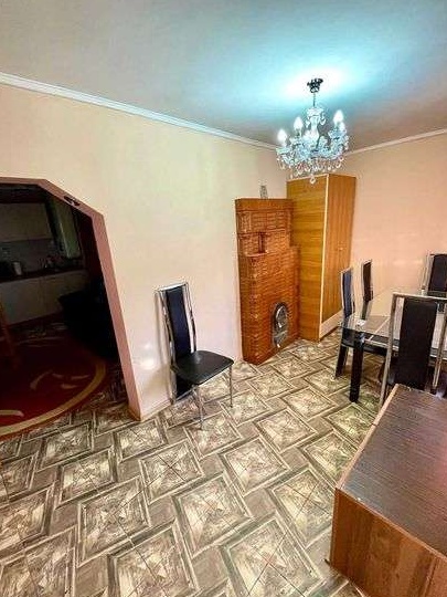 Inchiriez  Casa + garaj