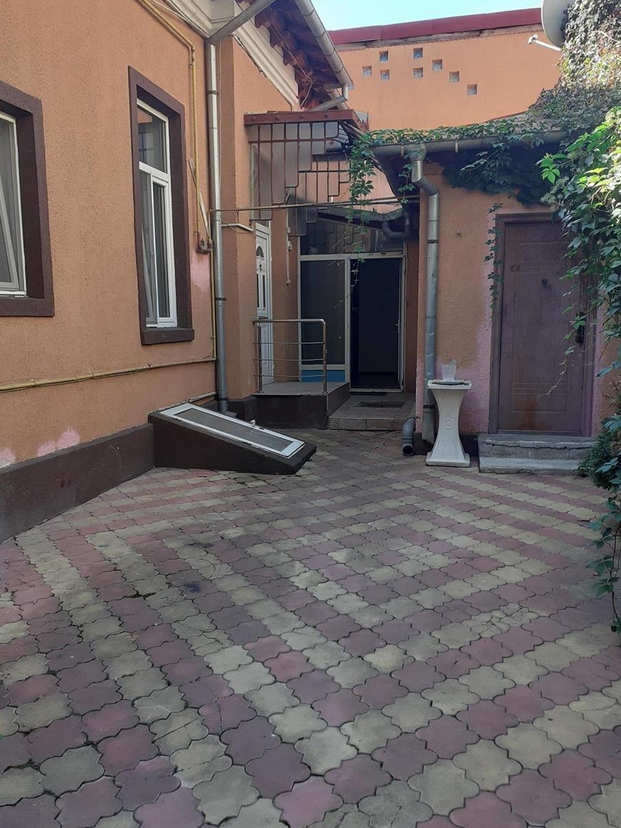 inchiriez casa in zona exclusivista - In spatele Guvernului
