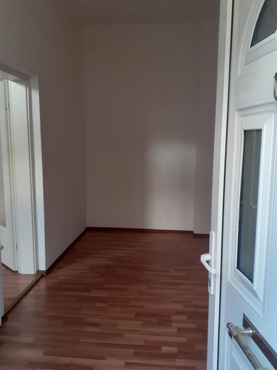 inchiriez casa in zona exclusivista - In spatele Guvernului