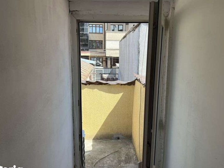 Inchiriez casa la curte sec 5 strada Barlea.