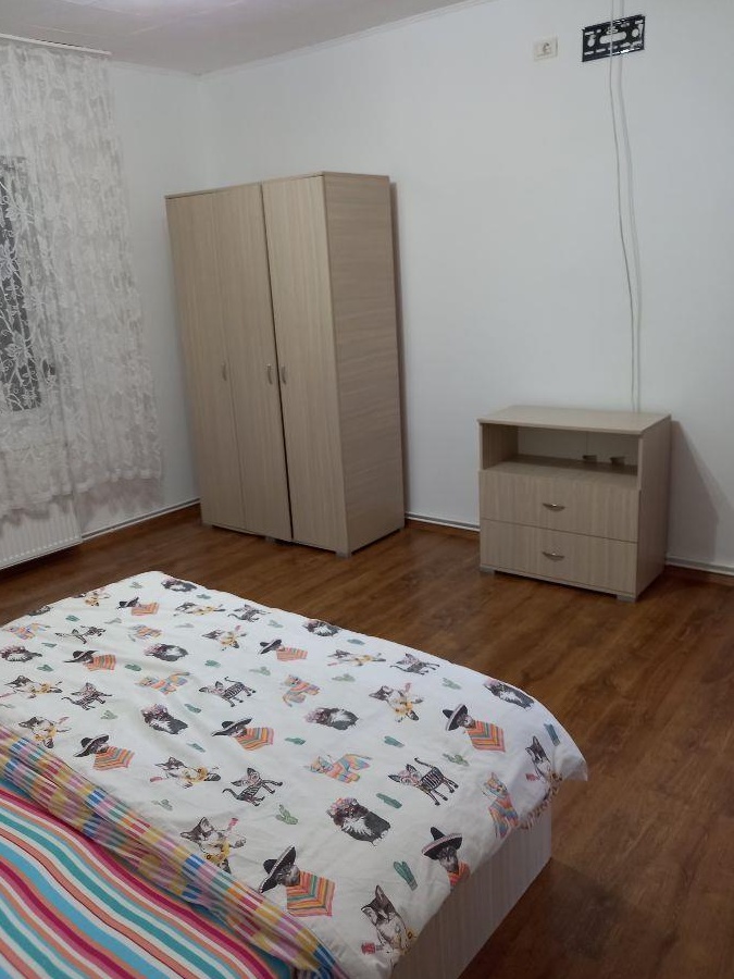 Închiriez casă zona Calea Sagului