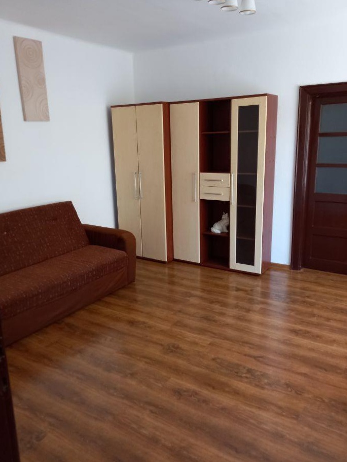 Închiriez casă zona Calea Sagului