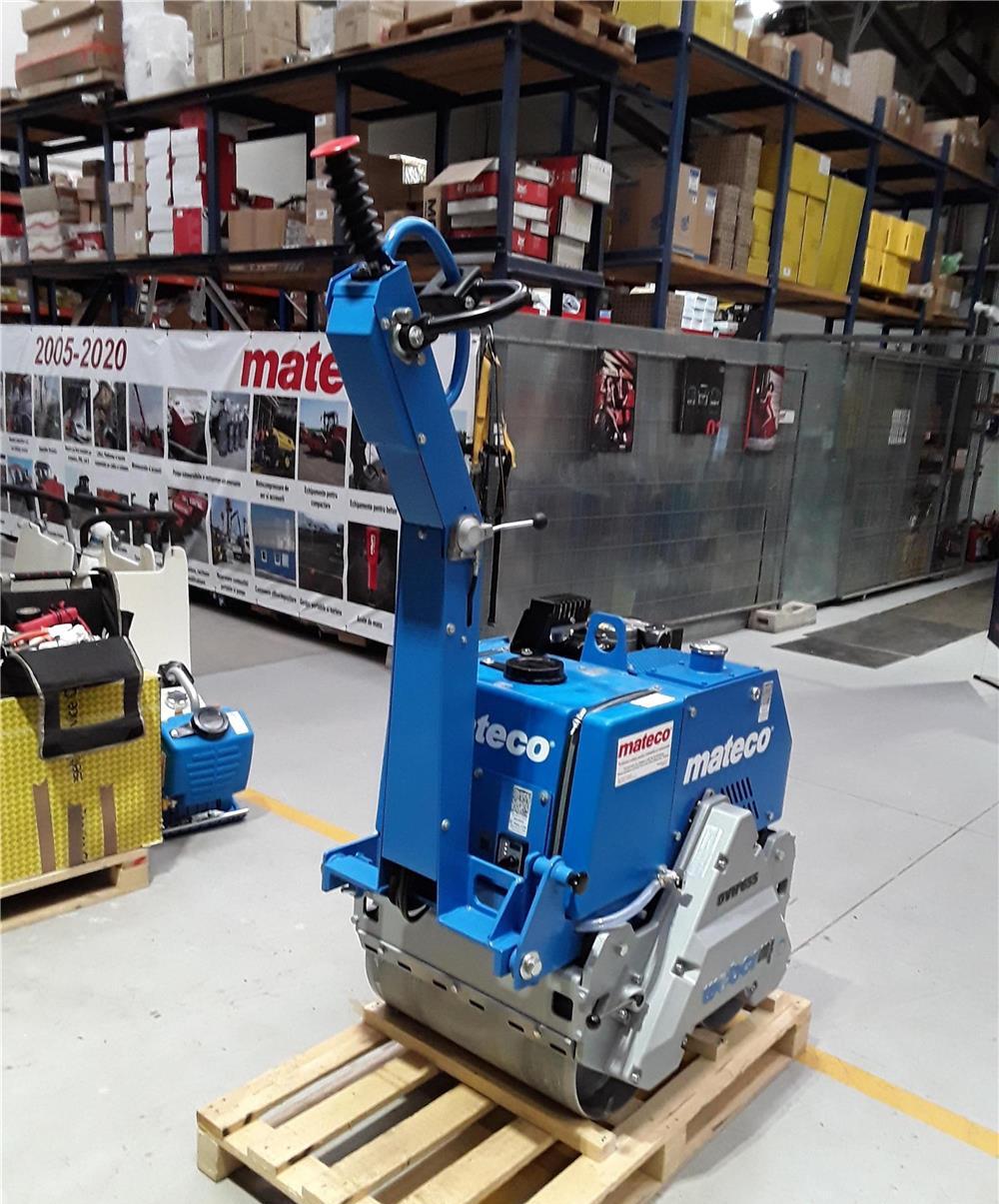 Inchiriez cilindru compactor