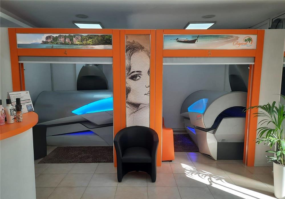 Închiriez două mese de manichiură și o cameră de cosmetică în Salon Tropical