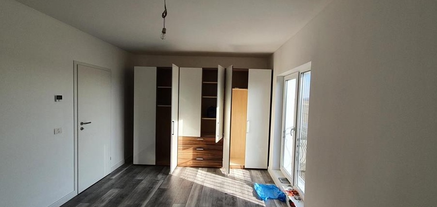Închiriez duplex,  4 camere,  utilat complet,  toate utilitățile