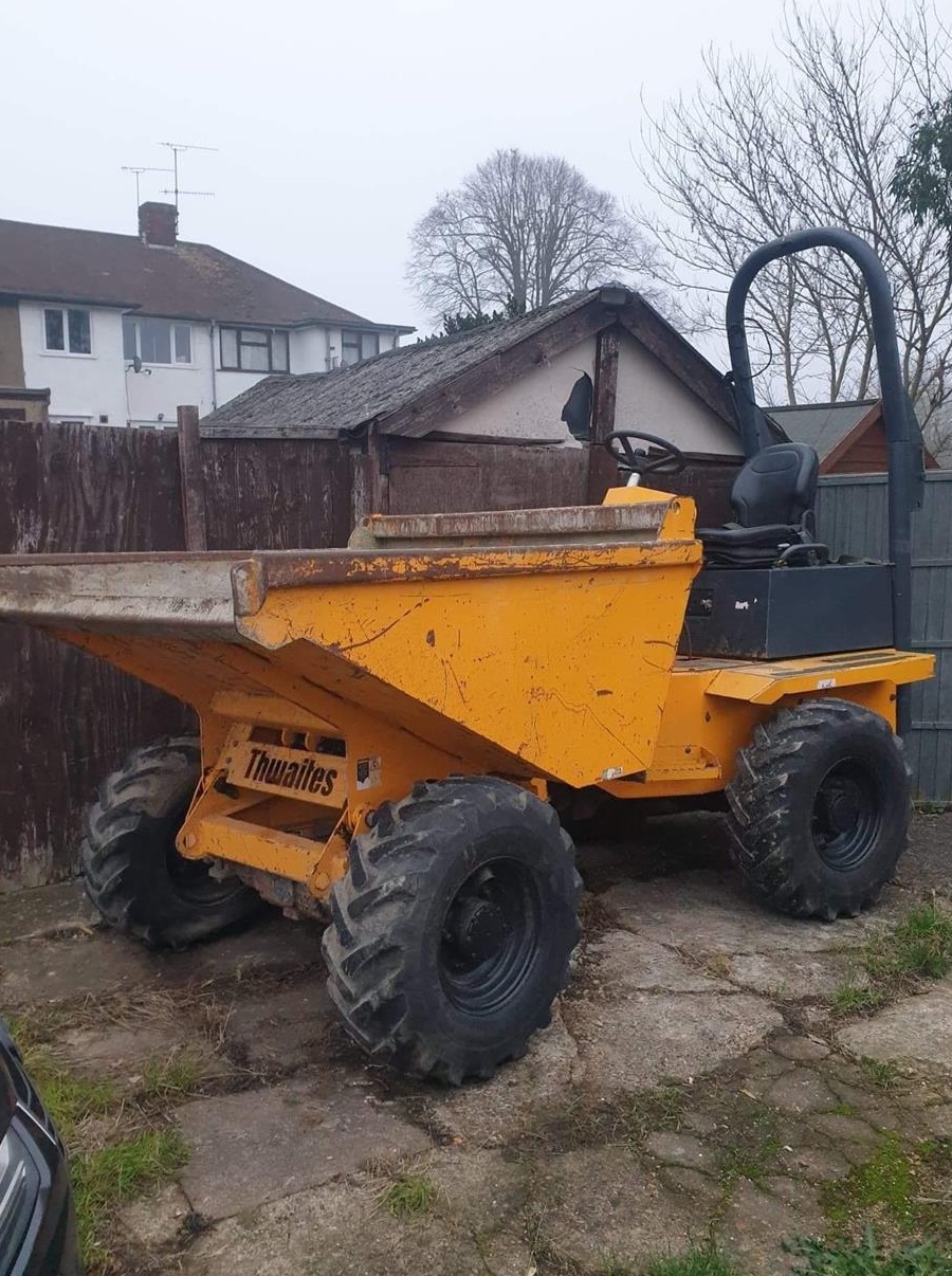 Închiriez Excavator 3t ,  Cilindru compactor 3t, Dumper 3t  sau execut lucrări.Avem și alte utilaje.