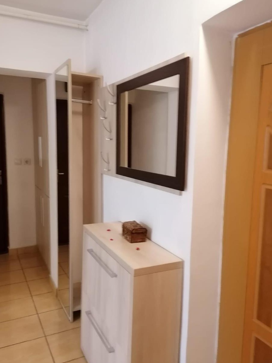 închiriez garsonieră (apartament 1 camera)