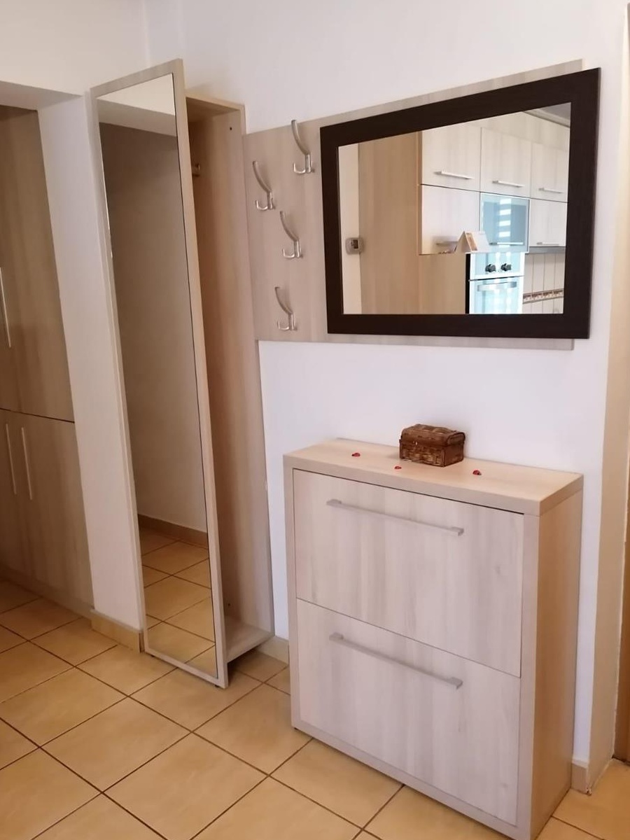închiriez garsonieră (apartament 1 camera)