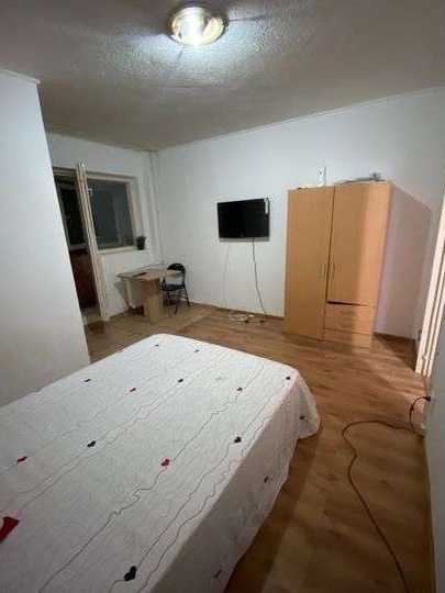 Închiriez garsonieră cu ziua sau cu luna.