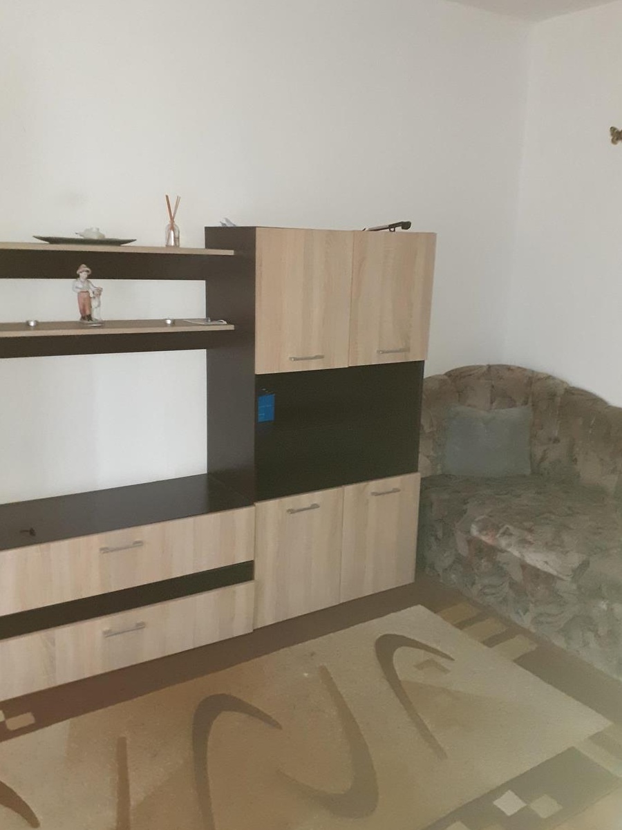 Închiriez garsoniera pe TERMEN LUNG în oras Hateg