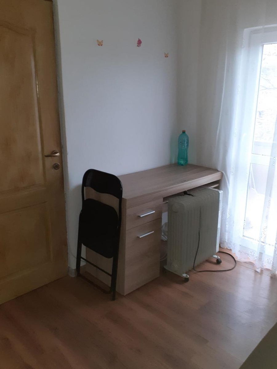 Închiriez garsoniera pe TERMEN LUNG în oras Hateg