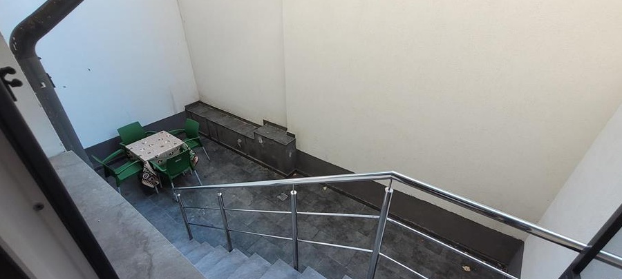Inchiriez garsonieracu terasa zona Piata Giulesti