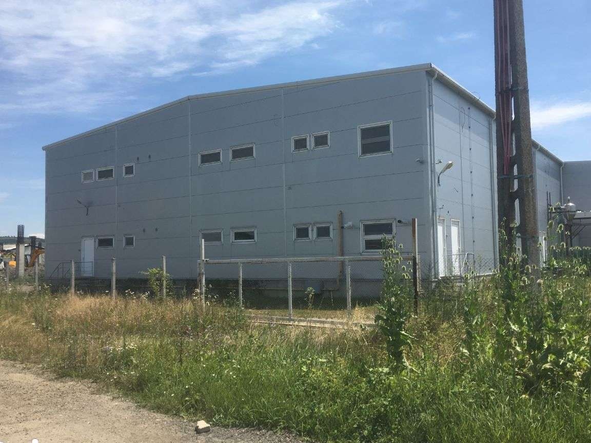 Închiriez hală industrială.