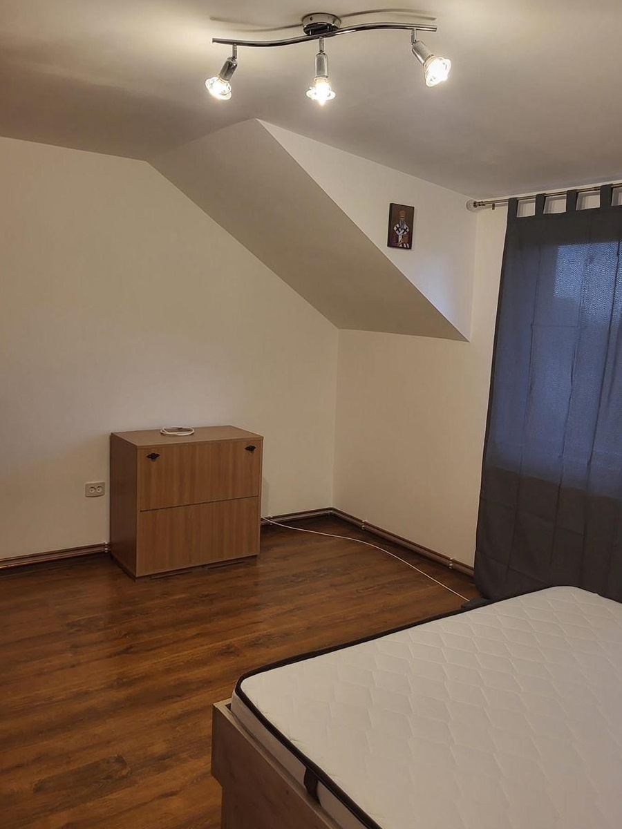 Inchiriez mansarda mobilata 120 m,persoane fizice sau juridice
