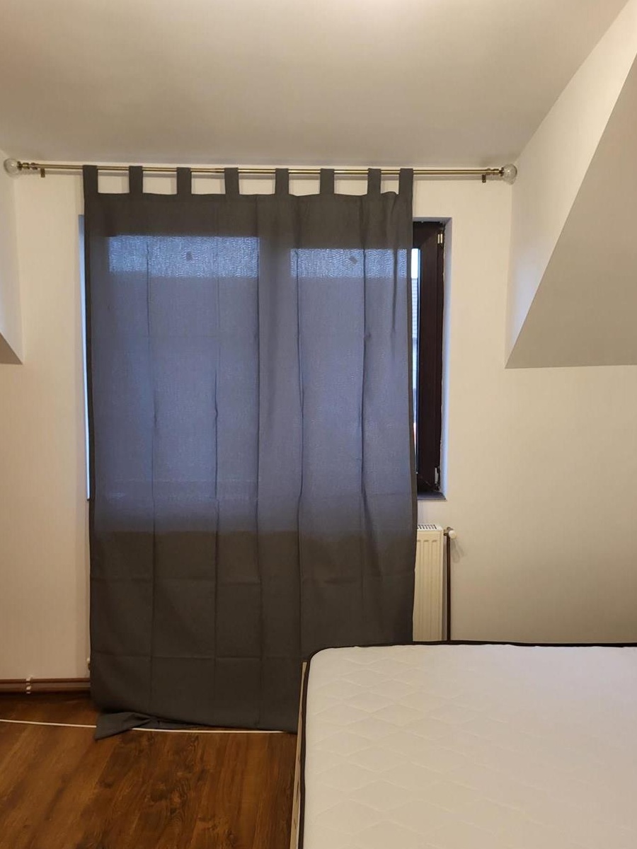 Inchiriez mansarda mobilata 120 m,persoane fizice sau juridice