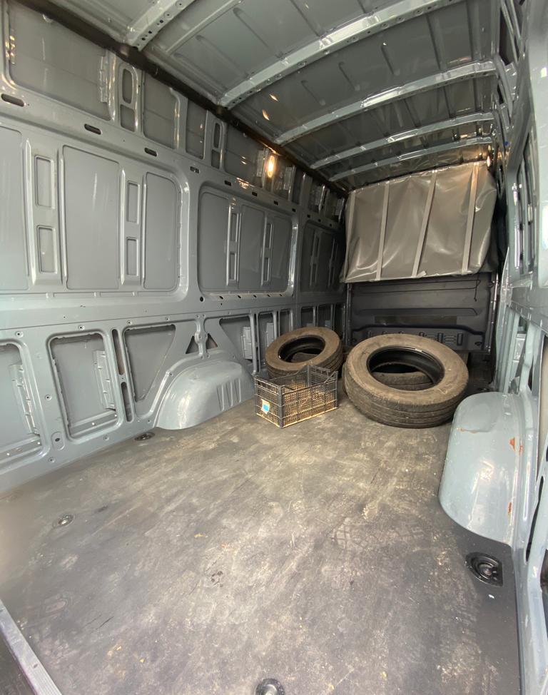 Inchiriez masina transport marfa, duba sau prelata (permis cat. B)