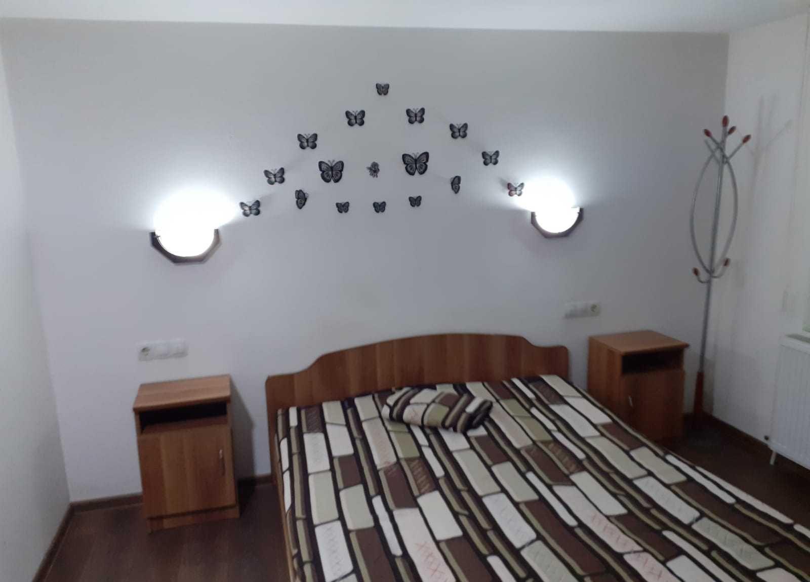 Închiriez mini apartament mobilat lux în centru