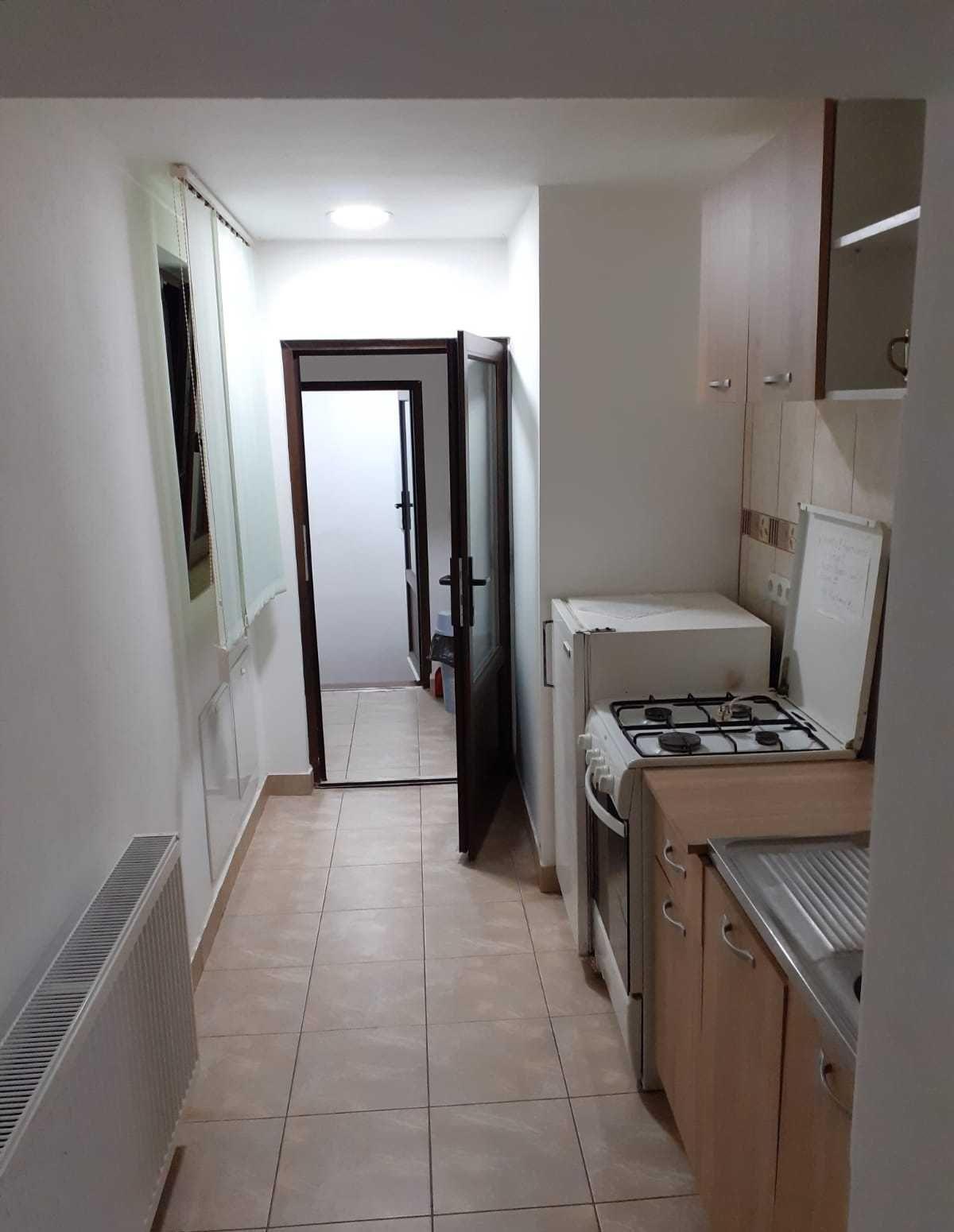 Închiriez mini apartament mobilat lux în centru
