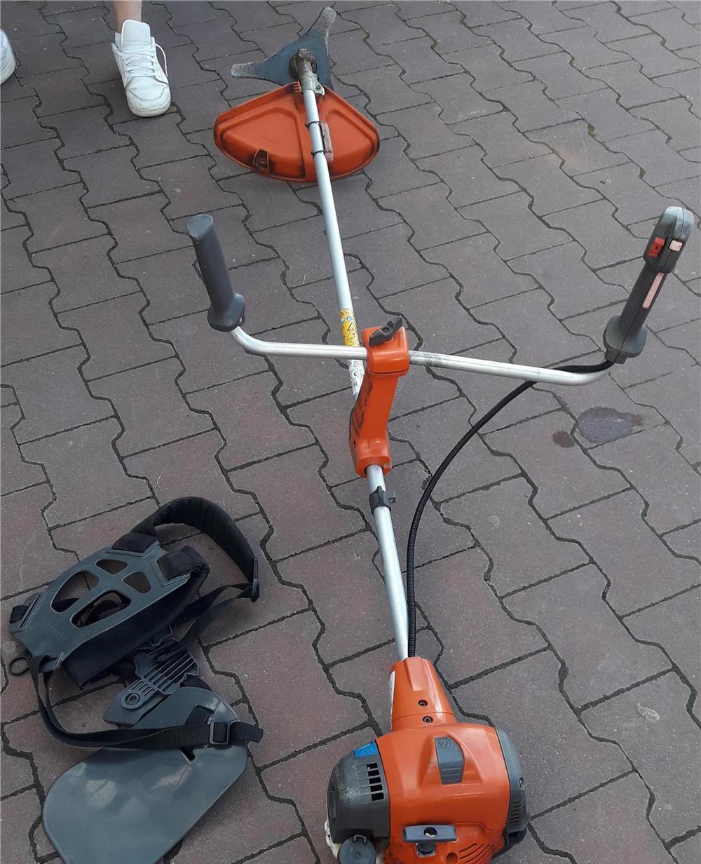 Inchiriez motocoasa