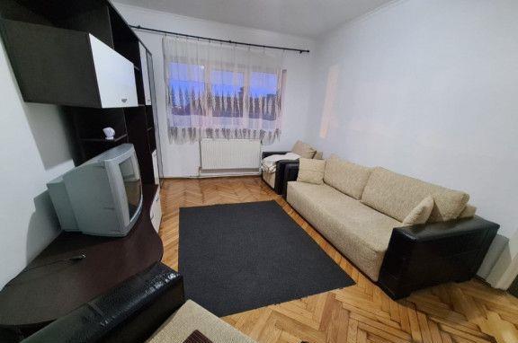 Închiriez  o cameră la apartament  P-ța 14 Mai, etaj 2
