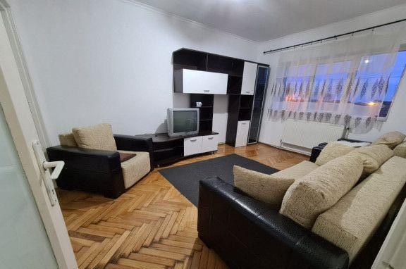 Închiriez  o cameră la apartament  P-ța 14 Mai, etaj 2