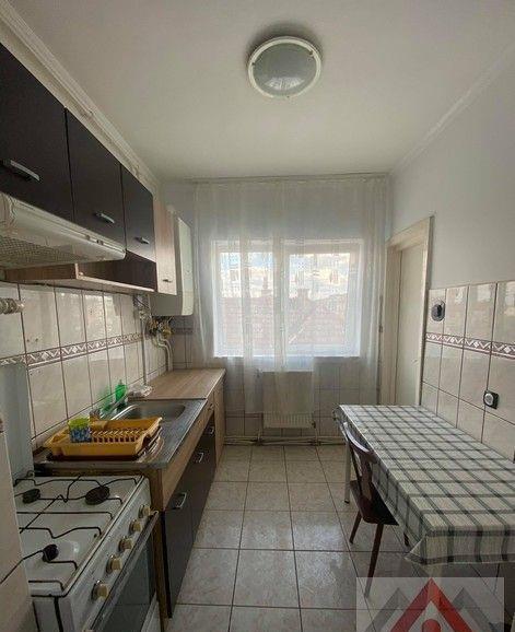 Închiriez  o cameră la apartament  P-ța 14 Mai, etaj 2