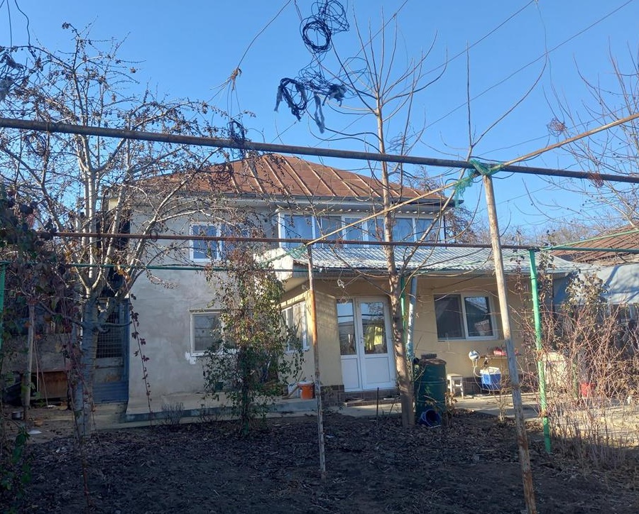 Închiriez parter casă de la 1 octombrie
