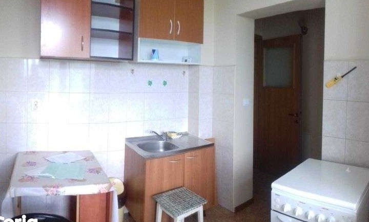 Inchiriez pe termen lung apartament 2 camere in Pitesti